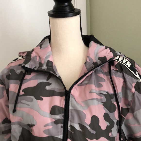 NEW LOOK Women’s Grey/ Pink Cropped Camo Windbreaker Jacket | M - Picture 3 of 15